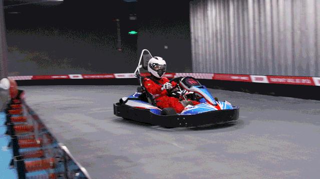 许昌科技广场下面竟然藏着一个卡丁车俱乐部，在朋友圈秒变酷盖