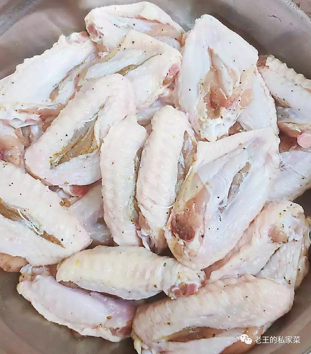 椒盐鸡翅外焦里嫩的鸡翅,避风塘炒鸡翅鸡翅如何腌制