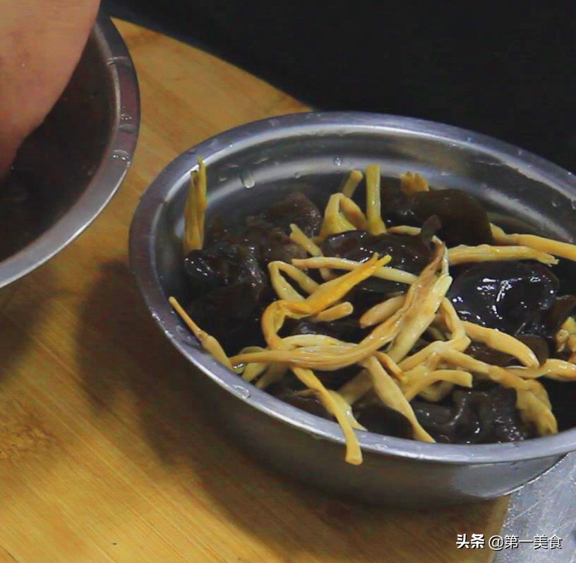 最经典的黄焖鸡做法,大厨教你黄焖鸡做法