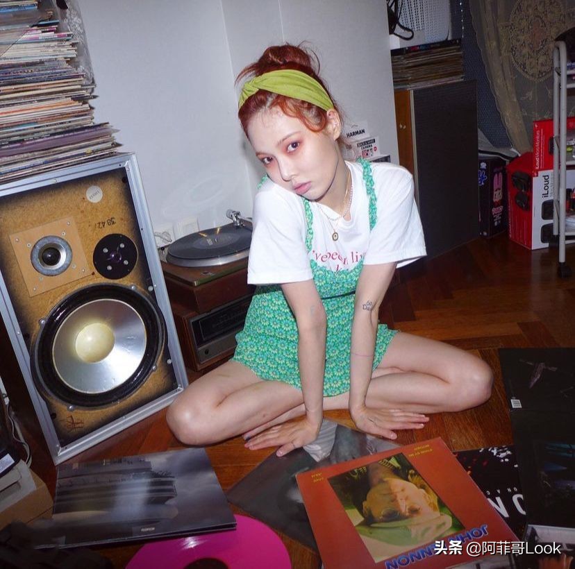 泫雅照相姿势,跟着泫雅学拍照姿势少女感十足