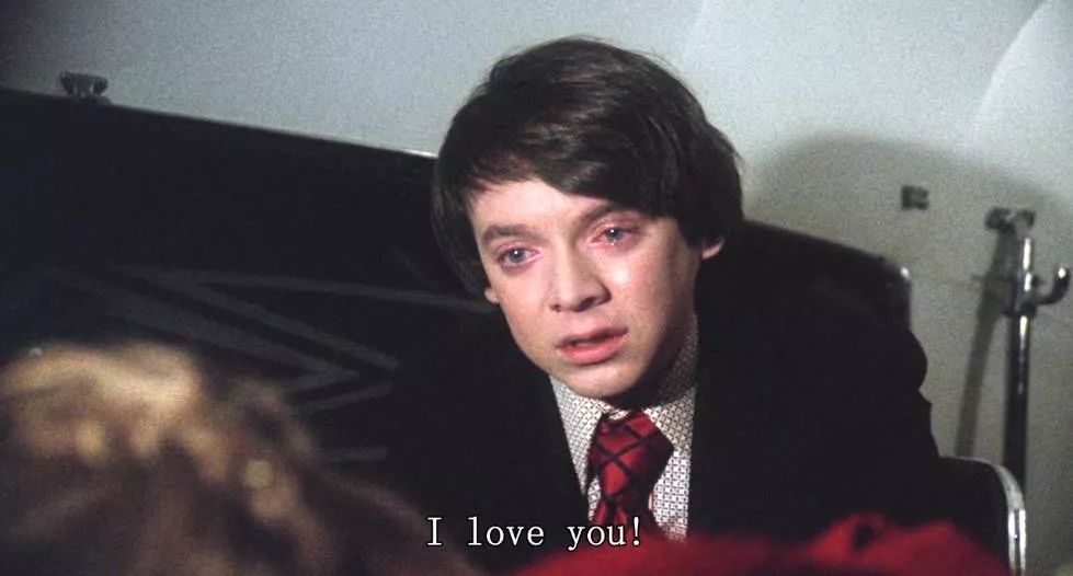 一个20岁小伙子的故事,一个20出头的男孩爱上一个女孩