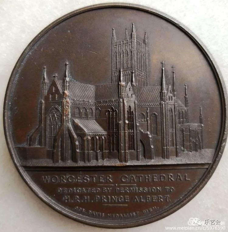 泉耕：教堂建筑金属章