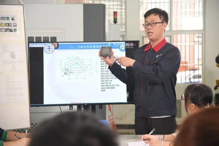 武汉博士身患脑瘤，坚持在病房做研究，成果打破国外垄断，如今获全国表彰！