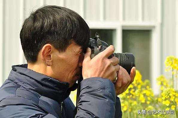 “废材”农民成长为中国毕加索，一幅画7万元，立志画2000副