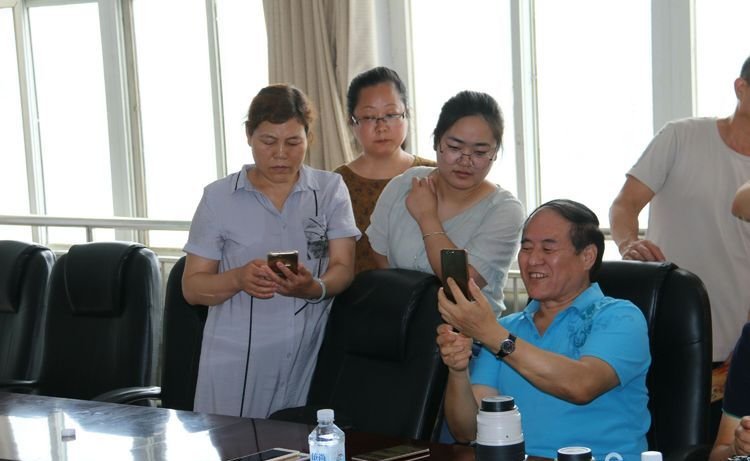 临颍：摄影家大咖走进三高，现场传授摄影秘籍