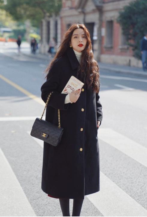 驼色灰色黑色呢大衣哪个更显白,大衣很显白的五个颜色你都了解嘛