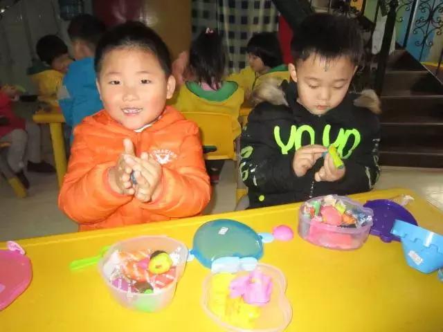 橡皮泥入口了，会发生中毒吗？