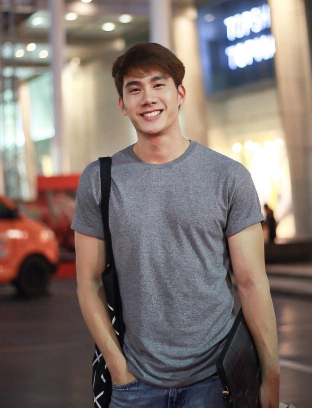 他泰让人一眼万年的外观:妞的鼻尖痣泡芙的笑眼文总的手