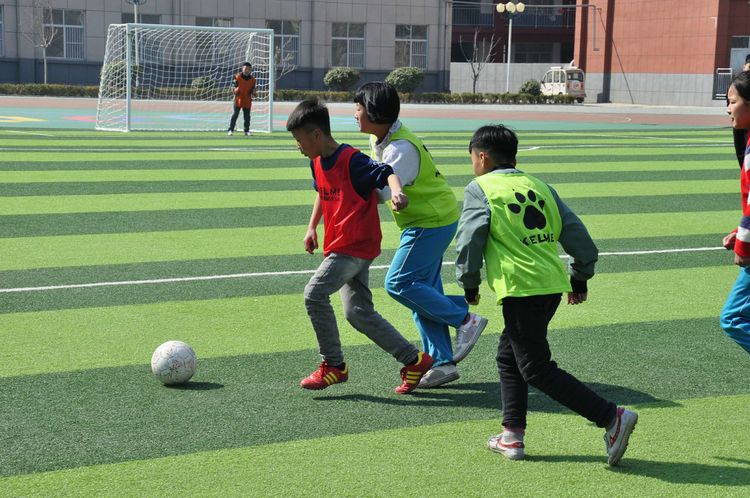 枣庄市建设路小学足球比赛,枣庄薛城区临山小学足球比赛