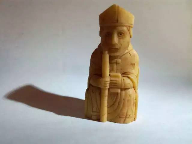 刘易斯西洋棋,刘易斯西洋棋英文