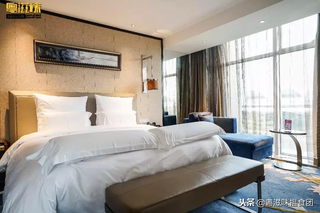 用一间24小时都在线的机场酒店，拥抱旅途的开始