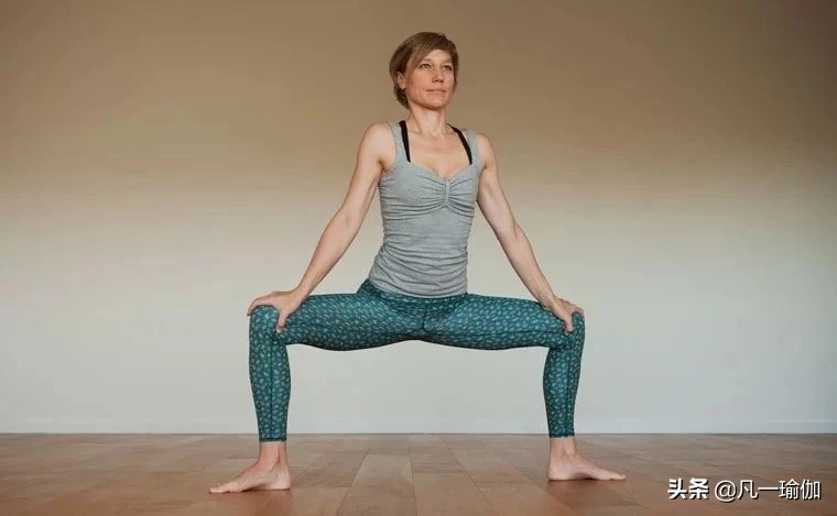 十女九寒湿一招教你祛湿气,女人改善体寒宫寒动作