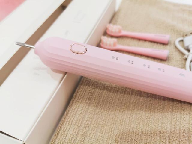 美国电动牙刷mcomb,usmile和mcomb电动牙刷