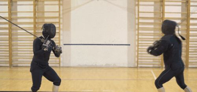 西方剑术明明劈砍*伤杀**力更强,为何最后却选择了花拳绣腿的刺击?