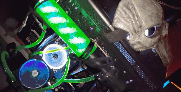 直男什么都可以凑合，但他的电脑必须发光