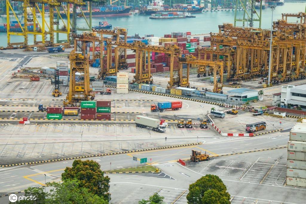 在海上确诊的中国水手:隔离期间写遗书,曾被三座海港拒收