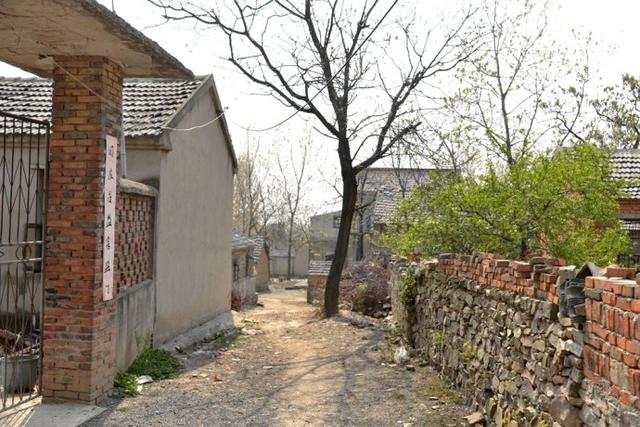 农村坟墓与房屋距离,农村建房旁边有祖坟怎么办