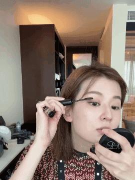 新手化妆的正确方法三个步骤,新手化妆怎么避免画的太重