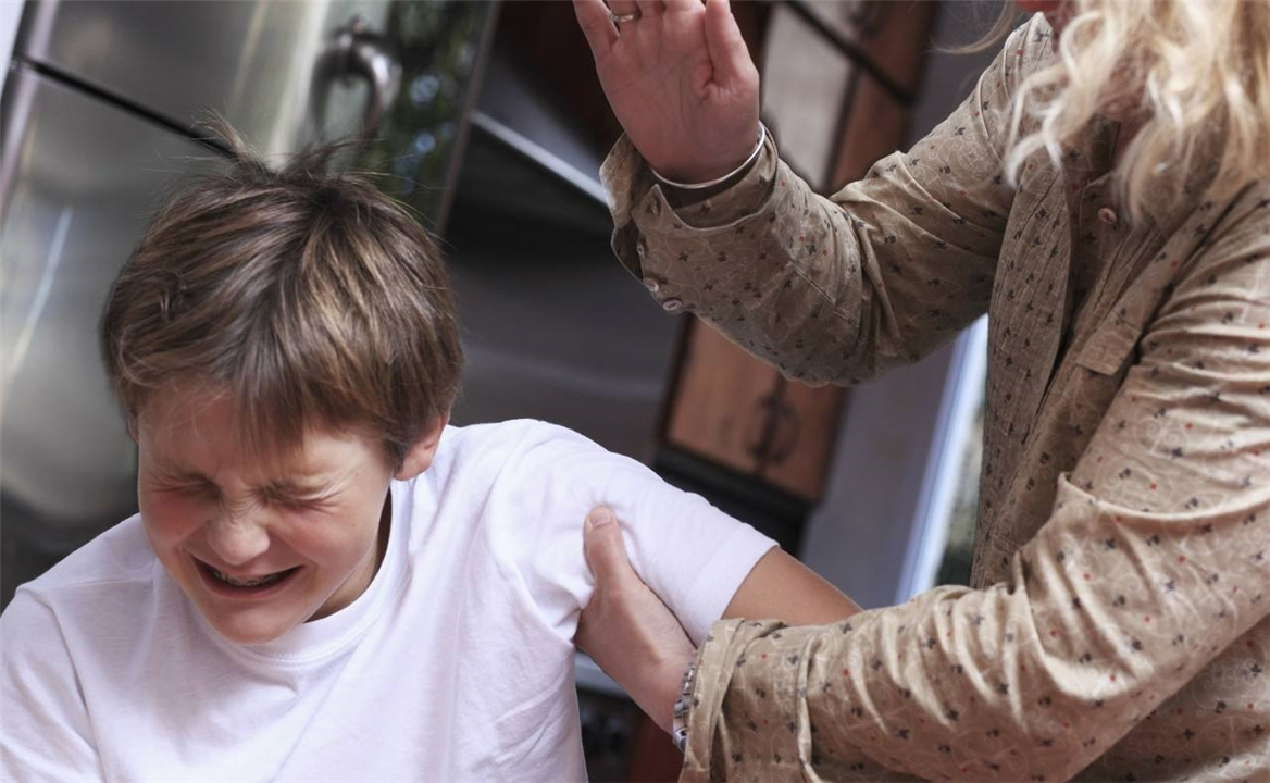 被吼长大的孩子的性格,被吼后闭嘴还是顶嘴