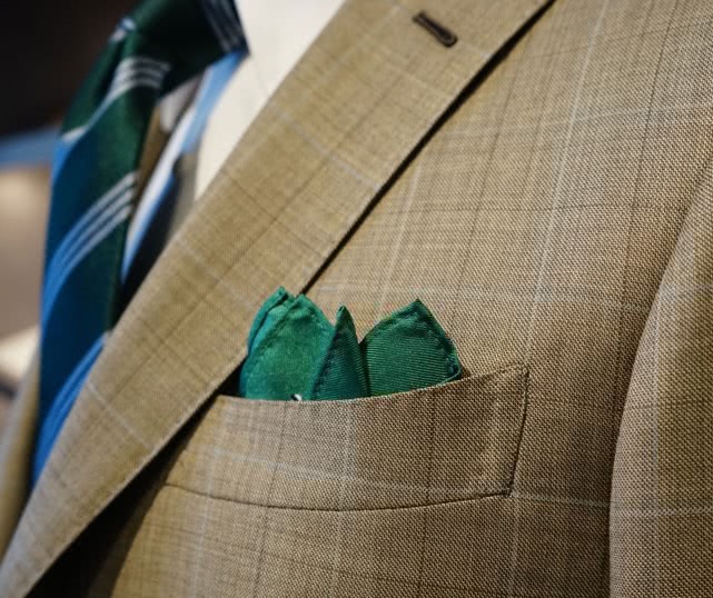 定制西装和成品西装怎么选择,定制西装与买的西装有啥区别