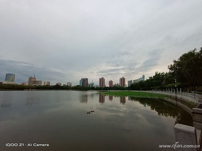 iqooz1天玑1000是骁龙多少,iqooz1全面评测首发天玑1000plus