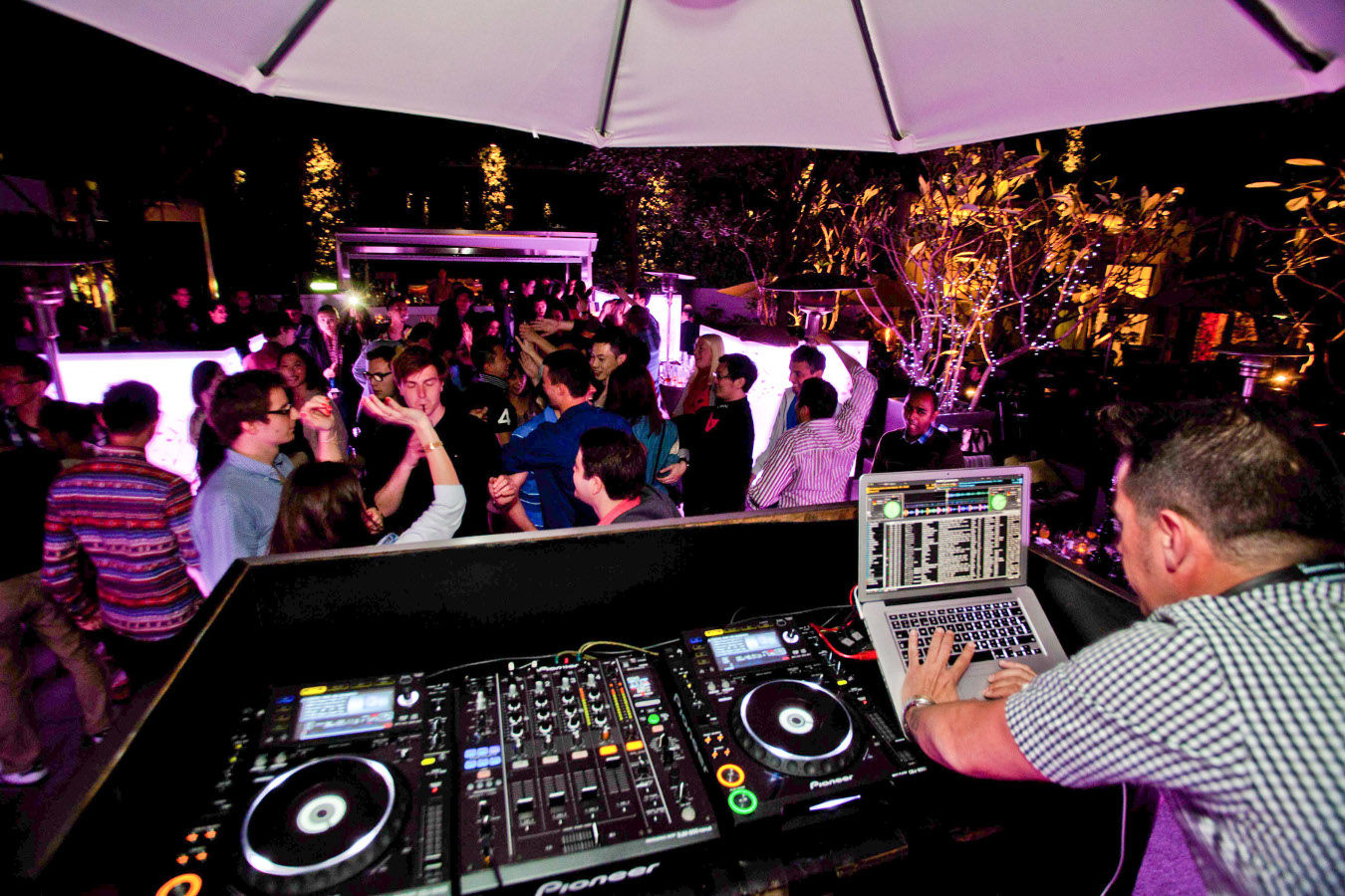 香港酒吧排行榜前十名,香港最值得去的酒吧