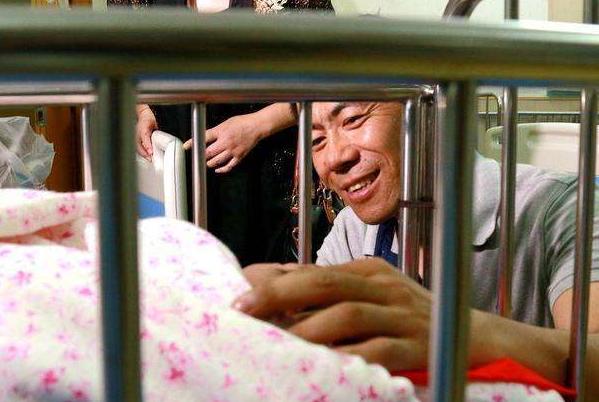 高龄产妇冒死生下男孩,40岁高龄产妇生下孩子的经历