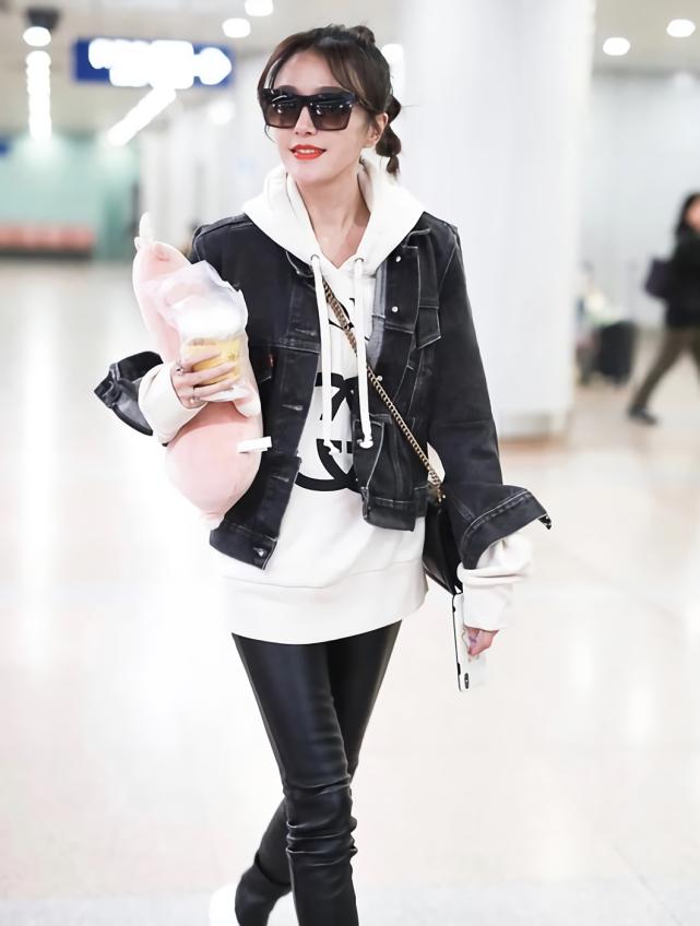气质女神范轻熟风炸街牛仔外套,女神们牛仔外套这样穿