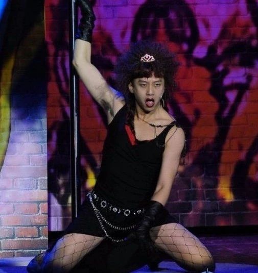 她把脱衣舞跳成艺术被称为世界首席脱衣舞娘,她就是性感的最高级