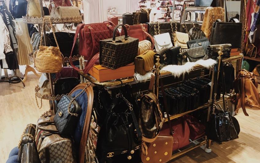 疫情期间,没法去香港买包?不如花千元在国内买一只古董包