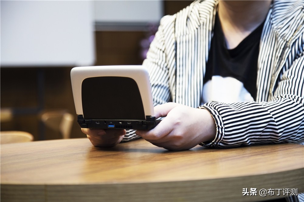 哪款掌机玩网游比较好,什么游戏掌机最好玩