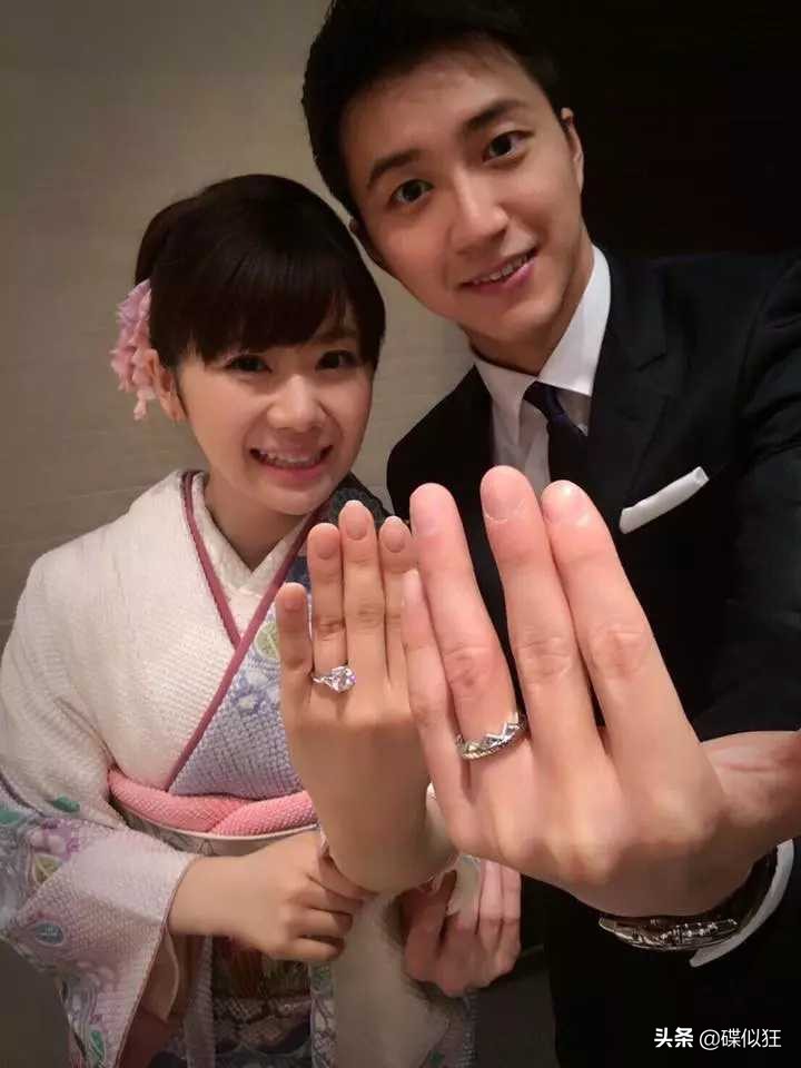 日媒曝江宏杰,江宏杰戴婚戒近照