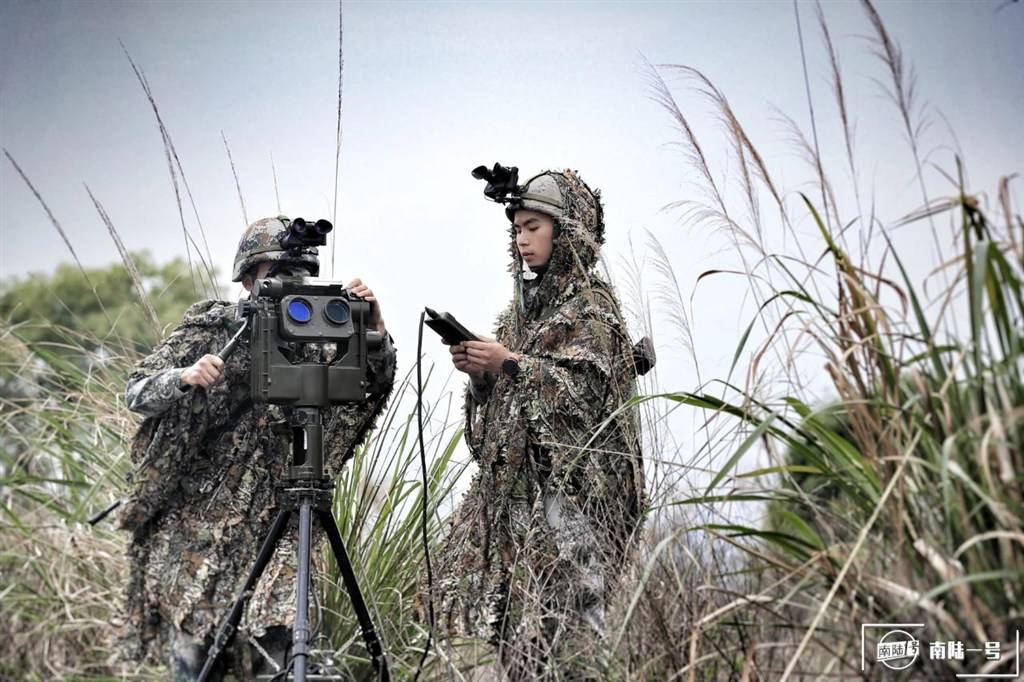 解放军全副武装新式装备,解放军新型夜视仪哪家生产的