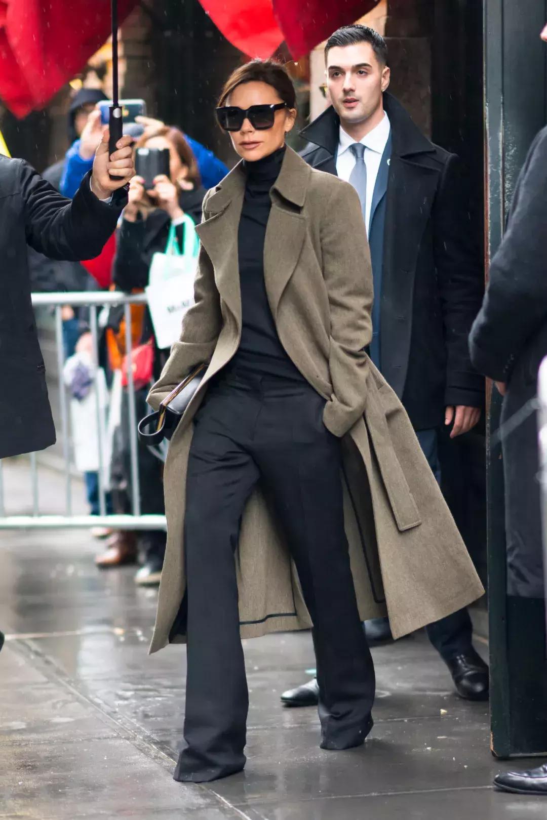 男士黑色羽绒服配什么打底衫,黑羽绒服大衣配什么打底衫