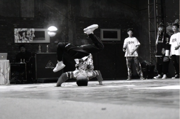 武林高手街舞表演视频,巴黎奥运街舞