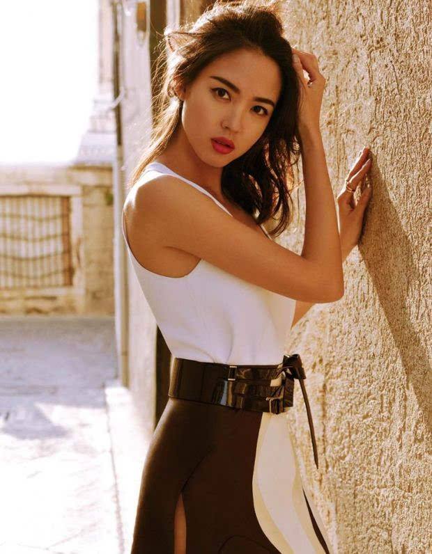 世界小姐张梓琳35岁气质犹在，美得像个天仙身材颜值一点也没毛病