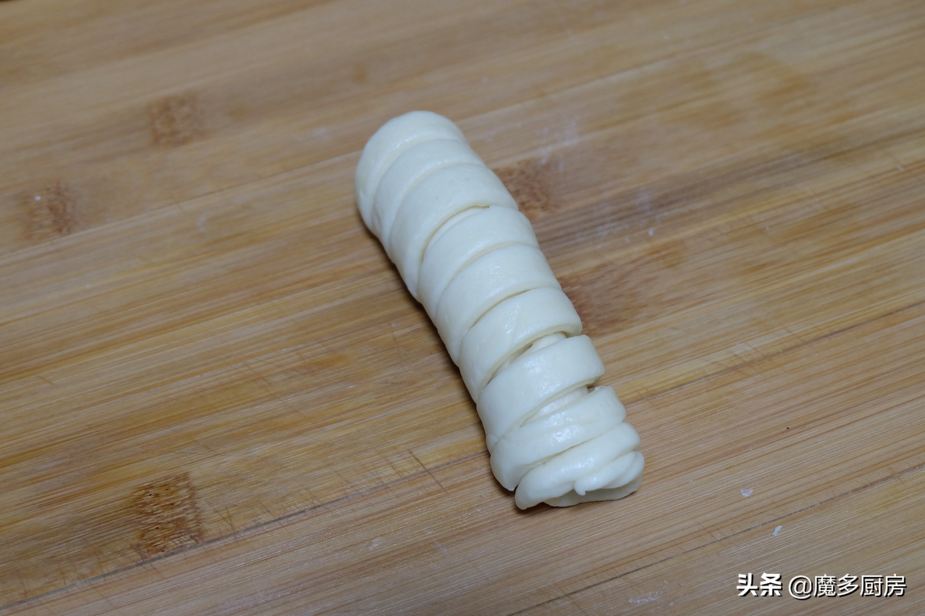 适合孩子做的毛毛虫面包怎么做,孩子要吃面包