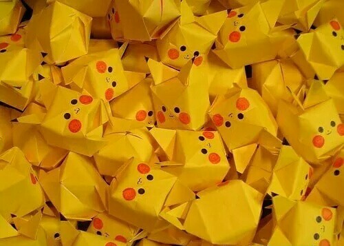 怎么折皮卡丘气球还能吹,用纸折皮卡丘气球的方法