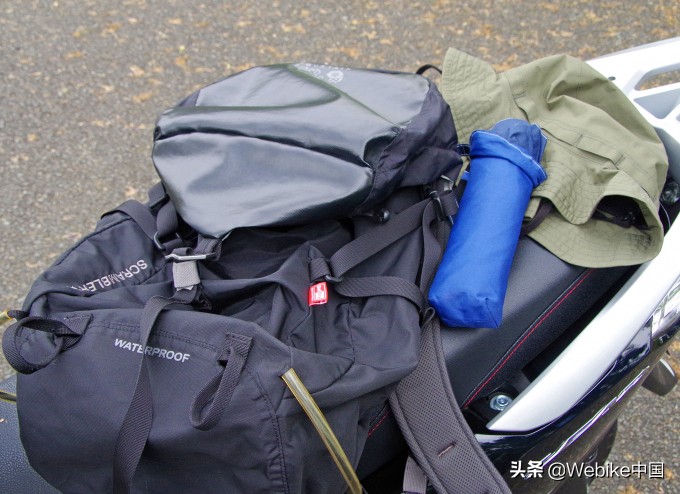 下雨天摩托车必备装备,骑摩托车下雨天必备神器