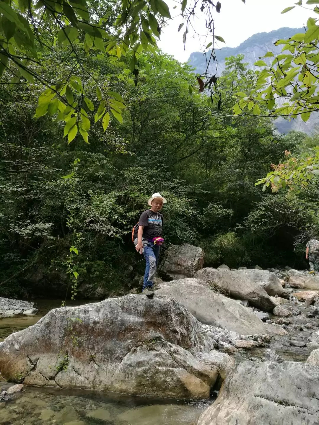 西漂湾瀑布群,建始西漂湾瀑布群