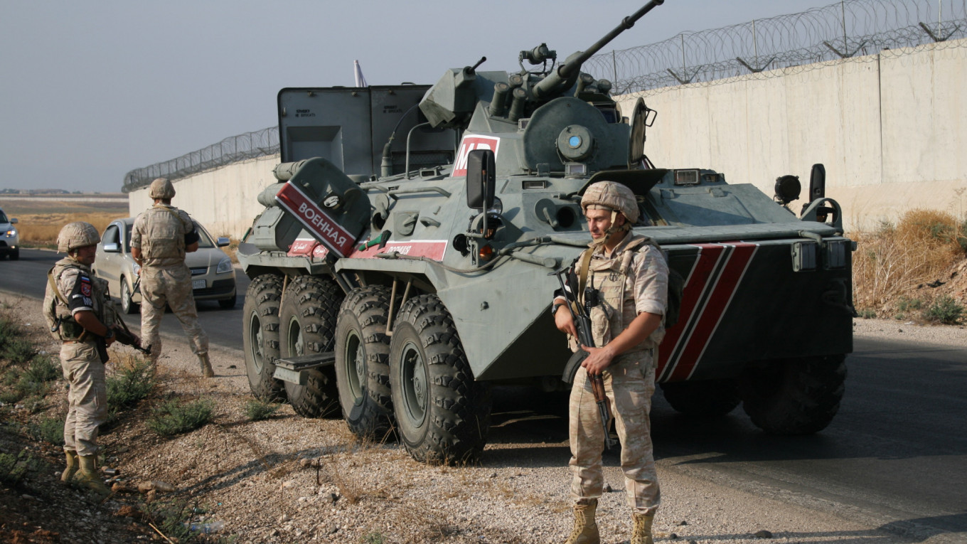 叛军动用平民肉盾，俄土联合巡逻匆忙收场，专家：一开始就是阴谋