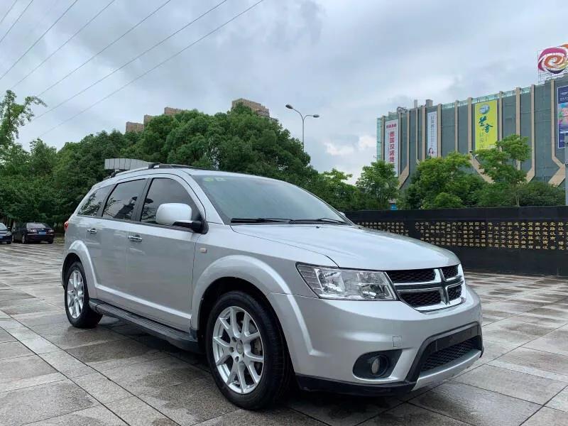 2014年道奇酷威2.4l两驱尊尚版,道奇酷威13年2.4l两驱尊尚版