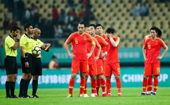 中国杯,国足兵败广西,恕我直言,留给中国队的弱队真的不多了!