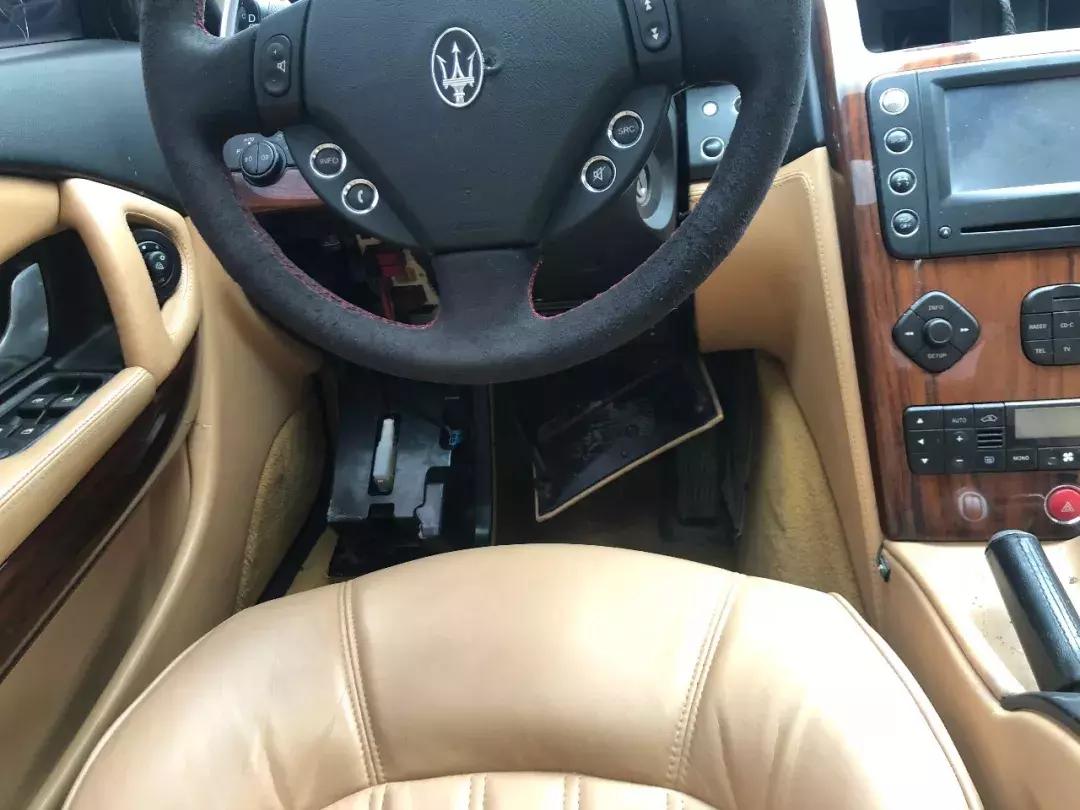 男子把玛莎拉蒂停在空地一年,玛莎拉蒂停路边被拆成空壳