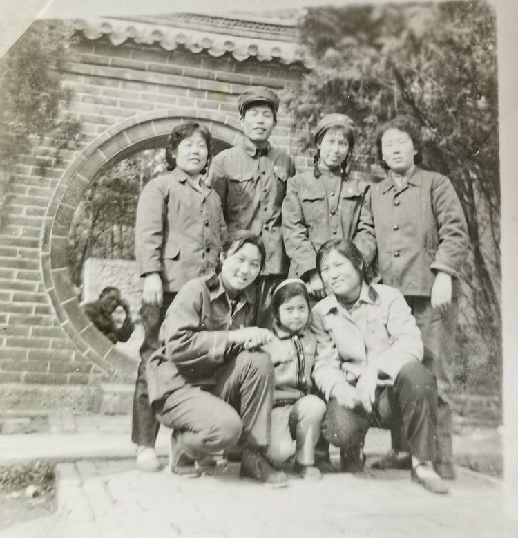 上世纪50年代,给毛主席点烟的女知青,如今怎么样了?