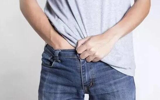 足球人墙站位为什么要护下面,足球当人墙运动员护裆