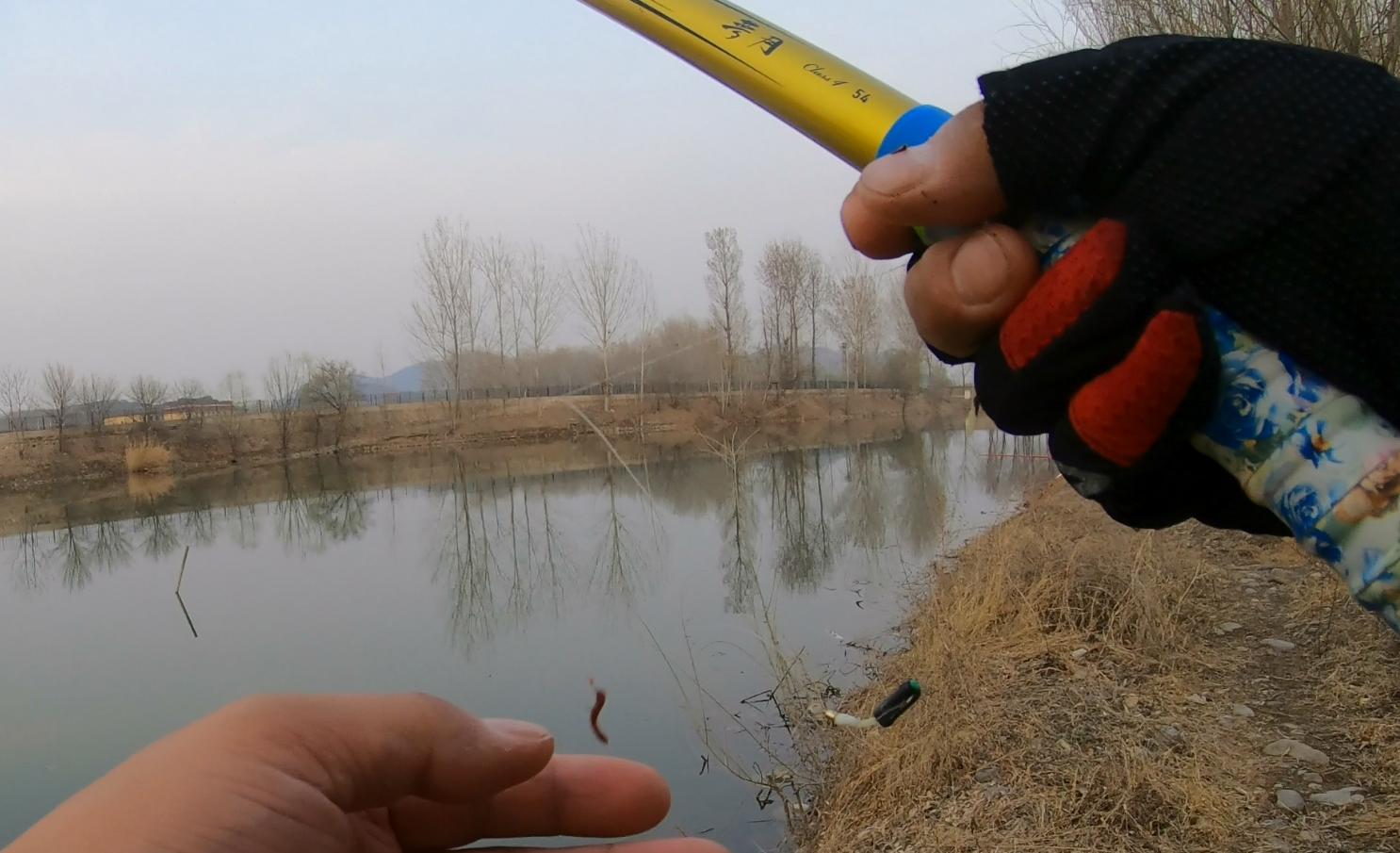 秋季路亚钓鲈鱼追饵不咬,路亚下午怎么钓鲈鱼