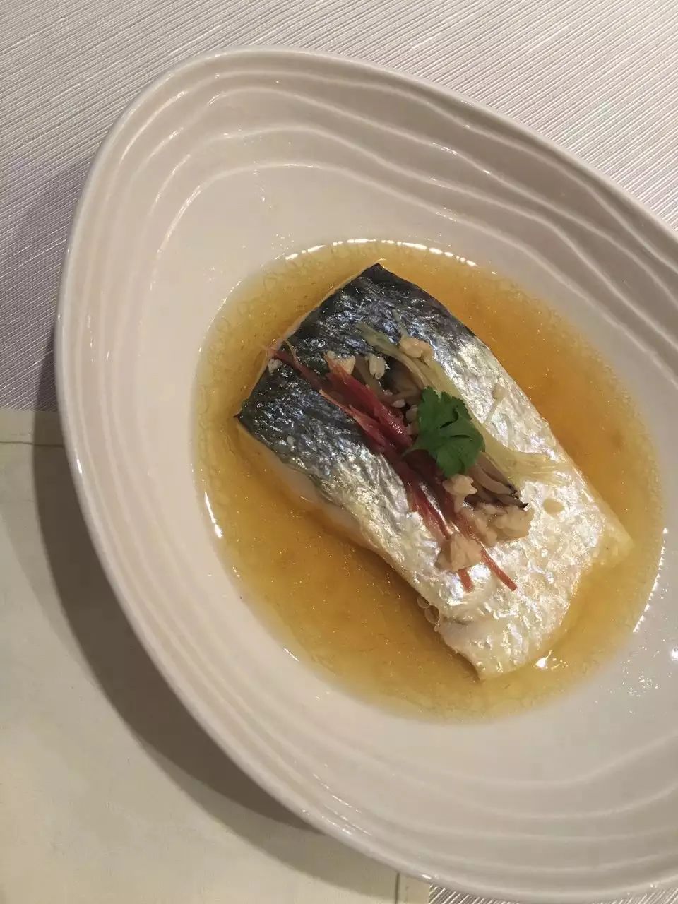 《*瓶金**梅》餐桌上的游龙戏凤