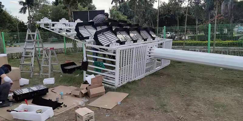 15米高的足球场灯怎么安装,15米高装多少瓦的路灯