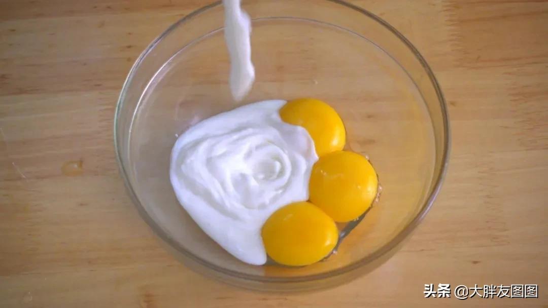 酸奶蛋糕制作教程零基础,比豆腐脑还嫩滑的酸奶蛋糕